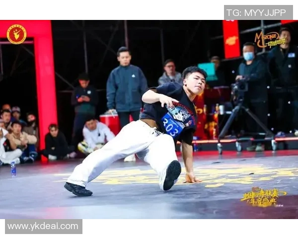 北京街舞队在攀岩联赛中以92分稳居积分榜首位，表现出色引人瞩目