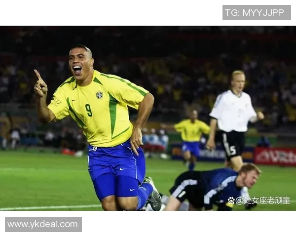 四十岁巴西足球明星重返赛场展现传奇风采与不屈精神